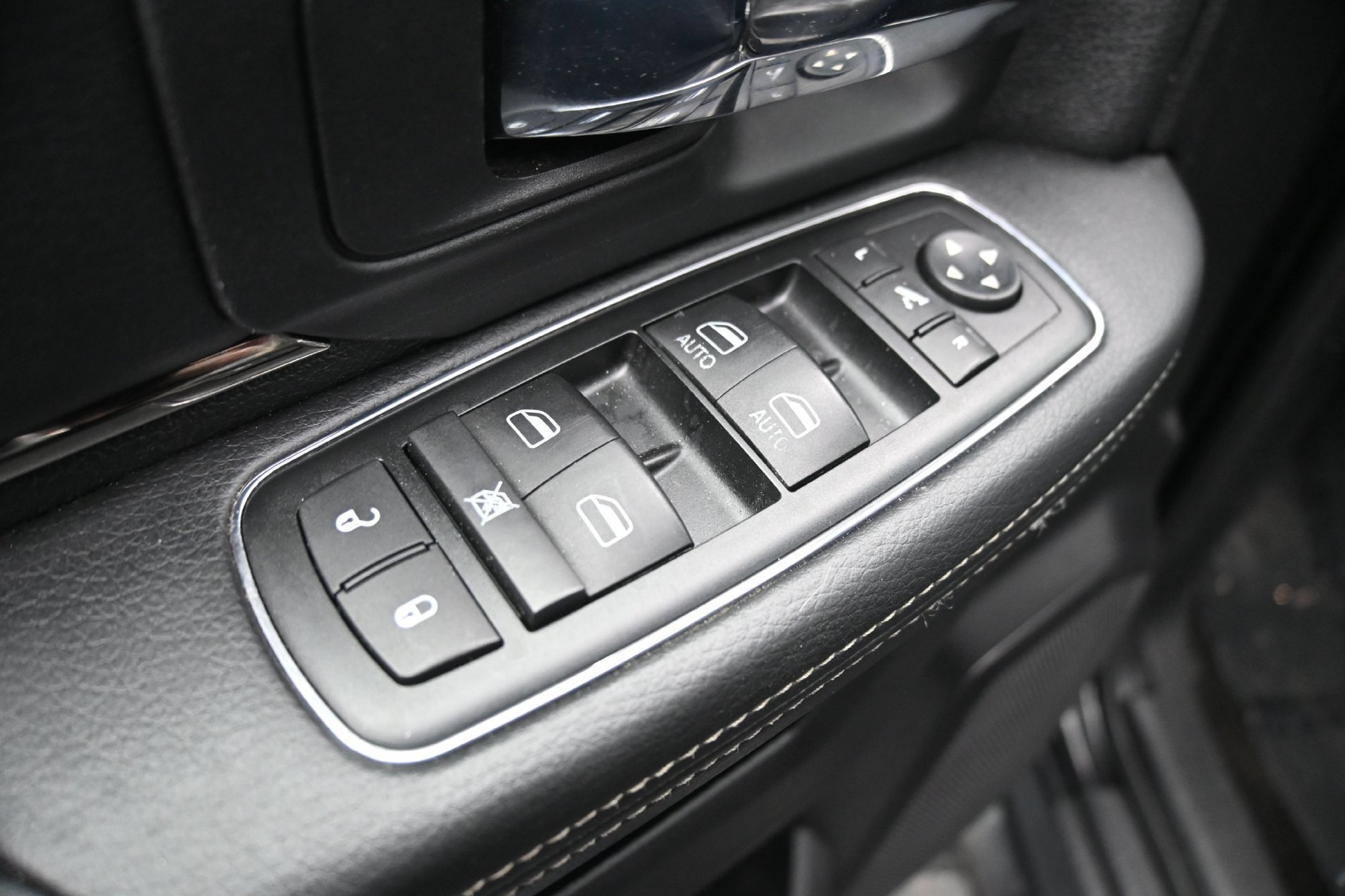 Used 2015 RAM 1500 Sport w/ Black Ram 1500 Sport Group AWD/4WD image 18
