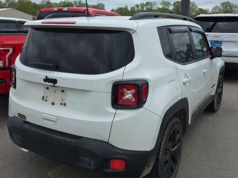 Used 2018 Jeep Renegade Altitude image 10