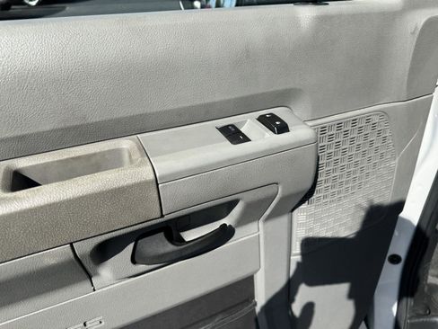 Used 2022 Ford E-350 and Econoline 350 Super Duty image 16