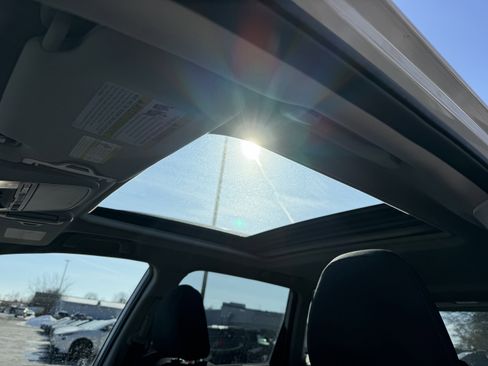 Used 2021 Subaru Forester Premium image 3