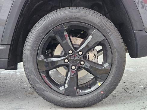 New 2025 Jeep Grand Cherokee Limited w/ Luxury Tech Group II image 25