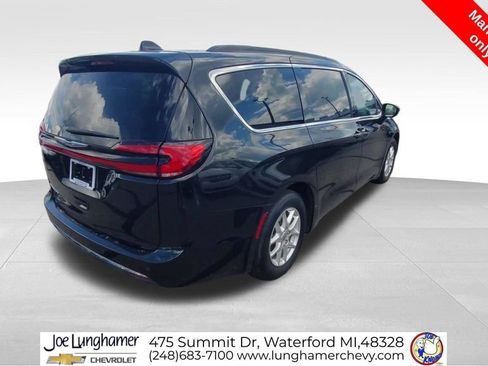Used 2022 Chrysler Pacifica Touring-L FWD image 8