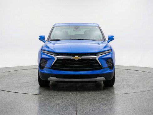 Used 2025 Chevrolet Blazer LT image 2
