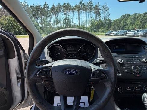 Used 2015 Ford Focus SE FWD image 11