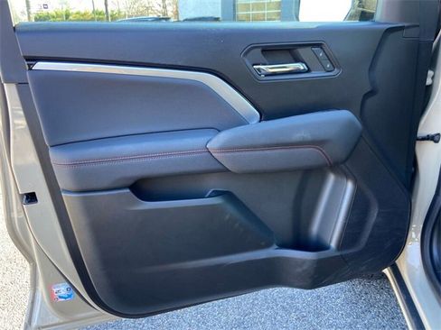 Used 2023 Chevrolet Colorado Z71 w/ Z71 Convenience Package 2 image 26