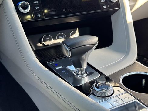 Used 2025 Genesis G70 2.5T image 10
