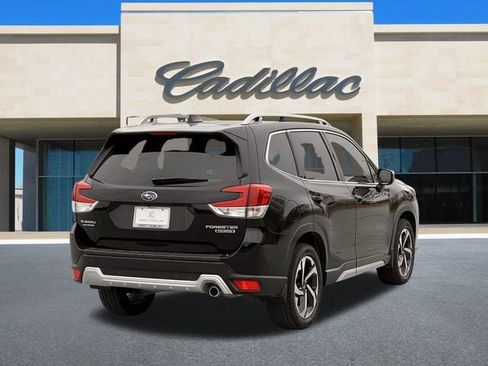 Used 2022 Subaru Forester Touring image 3