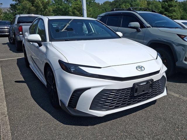 Used 2025 Toyota Camry SE FWD image 3