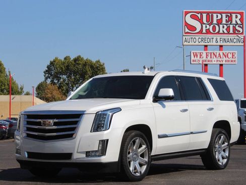 Used 2016 Cadillac Escalade Premium image 7