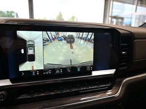 Used 2022 Chevrolet Silverado 1500 LTZ w/ LTZ Premium Package AWD/4WD image 17