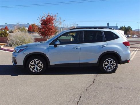 Used 2020 Subaru Forester Premium image 7