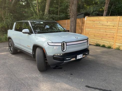Used 2023 Rivian R1S Adventure AWD/4WD image 4