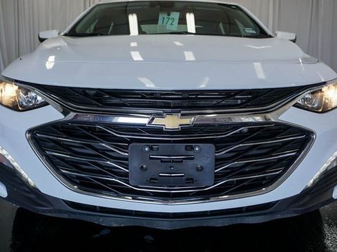 Used 2025 Chevrolet Malibu LT image 3