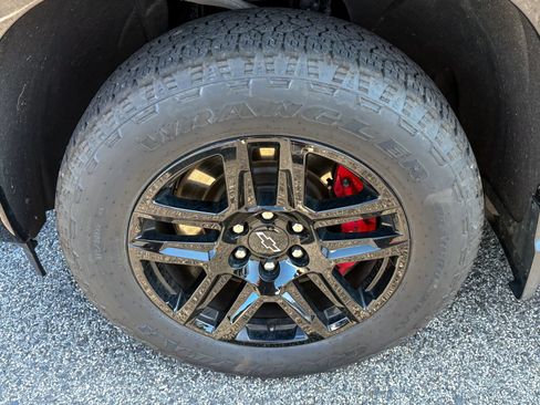 Certified 2024 Chevrolet Silverado 1500 High Country w/ Midnight Edition AWD/4WD image 11