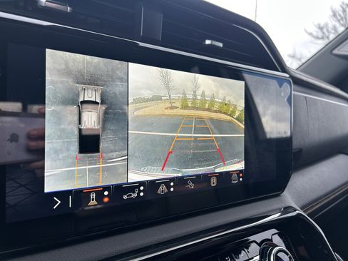 Used 2024 GMC Sierra 2500 AT4 w/ AT4 Preferred Package image 14