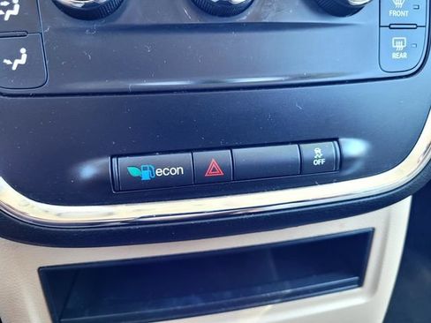 Used 2015 Dodge Grand Caravan American Value Package FWD image 17