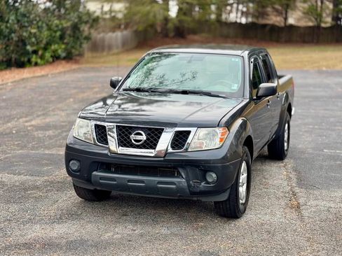 Used 2012 Nissan Frontier SV image 17