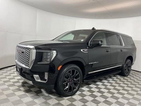 Used 2023 GMC Yukon XL Denali image 3