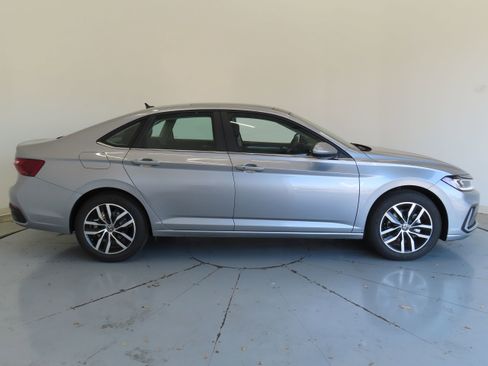 New 2026 Volkswagen Jetta SE image 2