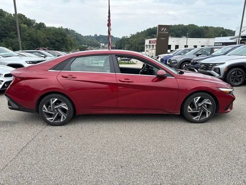 Used 2025 Hyundai Elantra Limited FWD image 6