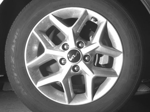 Used 2025 Kia Soul LX w/ LX Technology Package image 13