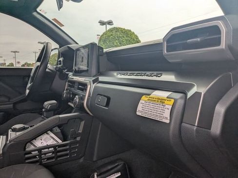 Certified 2025 Toyota Tacoma SR5 AWD/4WD image 34