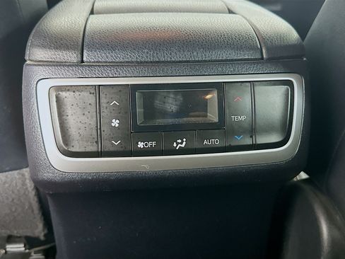 Used 2014 Toyota Highlander XLE AWD/4WD image 27