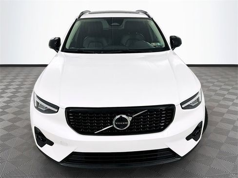 Used 2023 Volvo XC40 B5 Plus w/ Driver Assist Package image 2