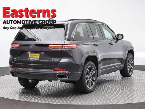 Used 2023 Jeep Grand Cherokee Overland w/ Luxury Tech Group IV AWD/4WD image 5