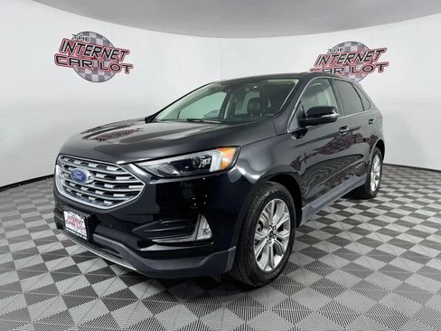 Used 2023 Ford Edge Titanium image 3