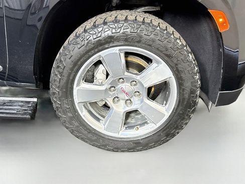 Used 2021 GMC Yukon Denali w/ Denali Premium Package AWD/4WD image 32