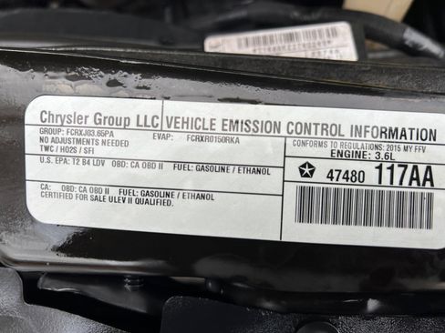 Used 2015 Chrysler Town & Country Touring image 41