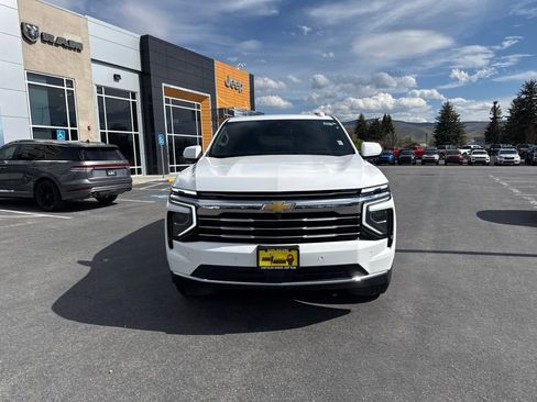 Used 2025 Chevrolet Tahoe LT AWD/4WD image 2