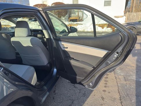 Used 2015 Toyota Corolla LE image 17