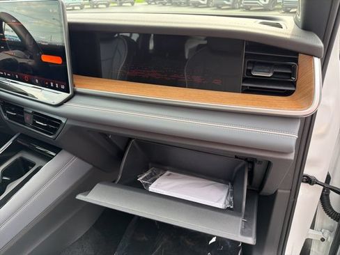 New 2026 Volkswagen Tiguan SEL R-Line AWD/4WD image 36