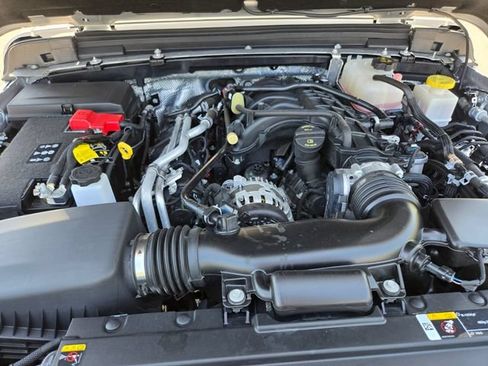 Used 2024 Jeep Gladiator Sport AWD/4WD image 23