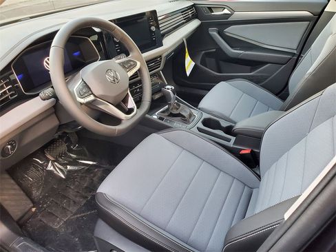 New 2025 Volkswagen Jetta SE image 7