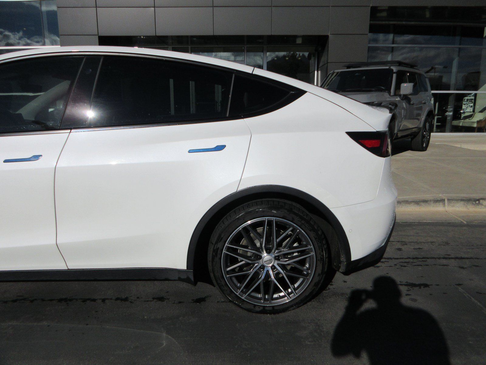 Used 2021 Tesla Model Y Long Range AWD/4WD image 4