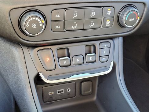 Used 2021 GMC Terrain SLE image 18