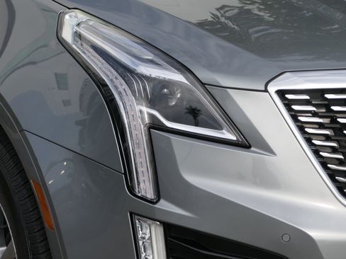 Used 2023 Cadillac XT5 Premium Luxury FWD image 9