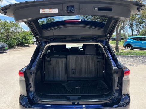 Used 2022 Toyota Highlander LE FWD image 22