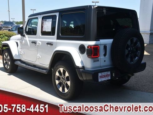 Used 2018 Jeep Wrangler Unlimited Sahara AWD/4WD image 7