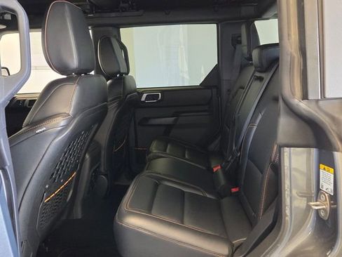 Used 2024 Ford Bronco Badlands image 13