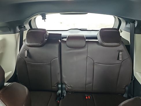 Used 2024 Toyota Sienna Platinum image 19