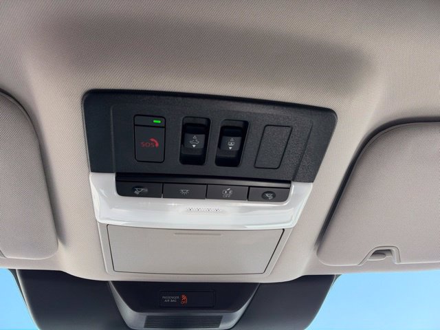Used 2025 Nissan Pathfinder Platinum AWD/4WD image 25