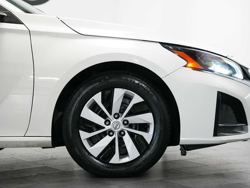Used 2024 Nissan Altima 2.5 S FWD image 9