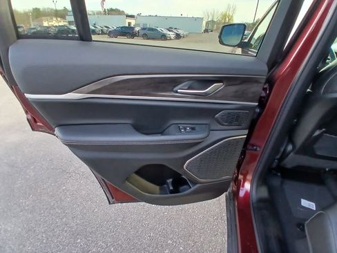 New 2026 Jeep Grand Cherokee Limited AWD/4WD image 12