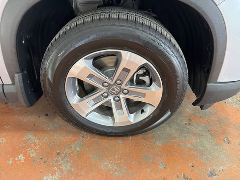 Used 2025 Honda Pilot EX-L image 10