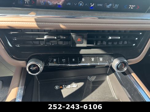 Used 2025 Chevrolet Suburban High Country image 13