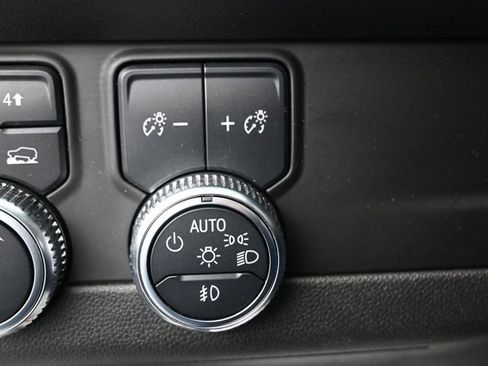 Used 2022 GMC Yukon SLT w/ SLT Premium Package image 24